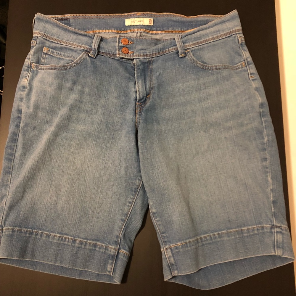 ✨ EUC Levi’s 542 Jean Shorts